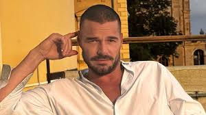 Los mellizos de Ricky Martin cumplen 18 años: así han cambiado Matteo y Valentino desde su presentación en ¡HOLA!