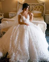 Princess diana's wedding veil was as gorgeous as the gown itself, and so long that it matched the length of her dress (for the record, it was 459 feet of tulle). Ball Gown Wedding Dresses Fit For A Queen