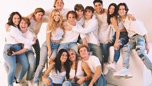 The Hype House Wiki Namethe Hype Houselaunch Year2019famous Fortiktok And Instagram Videostypecollaborativenet Worth 10 In 2020 Friend Photoshoot Bff Pictures Celebs