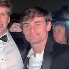 Marshall Williamson (@marshwillams)