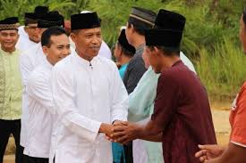 Pada konferensi juli yang membahas laba apple, peserta menanggapi pertanyaan berulang mengenai kesehatan steve jobs dengan menegaskan bahwa itu masalah. Baju Safari Pejabat Baju Pesta Dan Kondangan Modern
