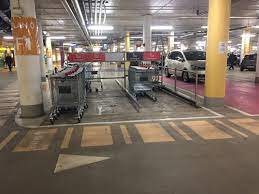 Det öppnades den 1 mars 1989 och ersatte då ett mångårigt provisorium bestående av baracker. Uppstallning Kundvagnar Nacka Forum Exact I Butik