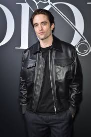 Robert pattinson has tested positive for coronavirus, prompting the batman to suspend filming in the united kingdom days after it went back into production, according to a source familiar with the situation. Robert Pattinson Tests Positive For Covid 19 Pausing The Batman