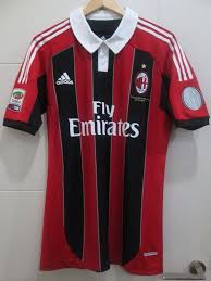 Preuve en est encore cette saison puisqu'il a inscrit 14 buts en seulement 12 matches de serie a. Ac Milan Home Fussball Trikots 2012 2013 Sponsored By Emirates