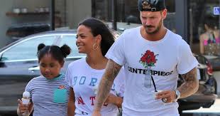 Pokora ou matt pokora (parfois abrégé mp), est un chanteur, acteur et danseur français, né le à strasbourg. M Pokora Papa Il Garde La Forme A La Maternite Aupres De Christina Et Du Bebe Purepeople