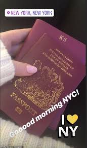 ليدى كيتى سبنسر من مواليد يوم 28 ديسمبر سنة 1990 فى لندن. Kitty Spencer Thanks Amazing Pals For Her Early Birthday Surprise Before Heading To New York Daily Mail Online