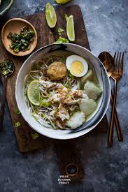 Berbahan dasar ayam kampung, soto ini memiliki keunikan, yaitu bumbunya diperkaya dengan. Soto Banjar South Kalimantan Chicken Noodle Soup