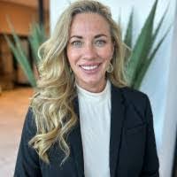 Lisa Hakes's Instagram, Twitter & Facebook