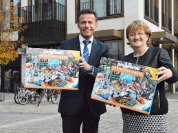 Alper tercan, selbstständiger finanzberater für die deutsche bank bahnhofstraße 33, 91126 schwabach. Sparda Bank Nurnberg Spendet Mehr Als 2 000 Adventskalender Fur Kinder Nurnberg