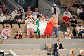 Designated night matches are a new innovation for roland garros this year,. French Open Descends Into Chaos As 5 000 Fans Are Made To Leave Djokovic Clash Australiannewsreview