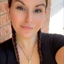 Can anyone recommend a local electrician? Thank you in advance.