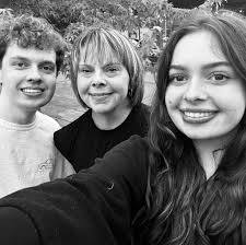 Barb Larkin (@barb.larkin.75) • Facebook, Connect with friends