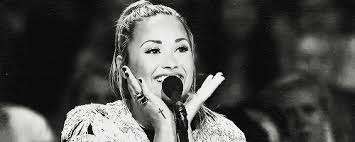Resultado de imagem para Demi lovato gif