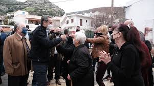 Ο πρωθυπουργός συνομίλησε με τους κατοίκους και παρακολούθησε τον εμβολιασμό τους ενώ ενημερώθηκε και για τα προβλήματα του. Ttb9vzvdp9dtbm