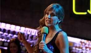 Viña del mar me dejó dos gaviotas —de plata y de oro— que ahora no sé dónde poner, dice alejandra azcárate con la voz más ronca que de costumbre, lo que evidencia el esfuerzo de 40 minutos de 'stand up comedy' y otros más de llanto… de felicidad. Como Le Fue A Alejandra Azcarate En Vina Del Mar Como Le Fue A Alejandra Azcarate En Vina Del Mar Sociedad W Radio Colombia