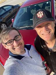 Man who's delivered pizzas in same town for 31 years gifted new car from  community