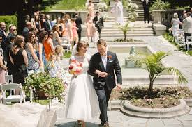 Host your event at the inn at irwin gardens in columbus, indiana (in). Charming Garden Wedding At Irwin Gardens Inn In Downtown Columbus Indiana Chicago Style Weddings