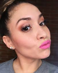 Un poquito de color👄 . . Para todas las mujeres bellas de Mexico 🇲🇽  queremos regalarles con @lovelymakeupmexico un 15% de descuento en todos  los productos de la tienda online con el