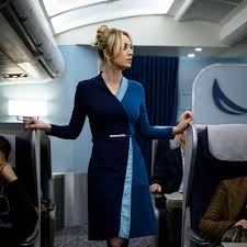 Flight attendant cassandra bowden wakes in her hotel room hungover from the night before in dubai with a dead body lying next to her. Hbo Max Hopes Flight Attendant Will Land Viewers Wsj