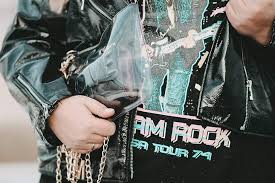 Ihr liebt die 90er jahre und sucht nach einem passenden outfit oder seid einfach ein bisschen nostalgisch? Plus Size Fashion Trend 2019 90er Mode Fur Curvys