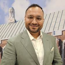 Douglas Alger's Instagram, Twitter & Facebook