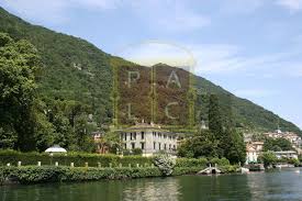 Kunstvoll angelegte parks und seeuferpromenaden laden zu spaziergängen ein. Villa Oleandra George Clooney Laglio Property At Lake Como