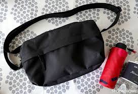 無印良品の撥水ミニショルダーバッグが便利 収納やコーディネート例をブログでレポート ミニショルダーバッグ ショルダーバッグ メンズ サコッシュ