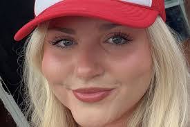 Samantha Leib's Instagram, Twitter & Facebook