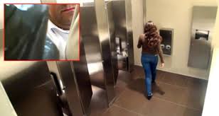 Kadınlar Tuvaletine Gizli Kamera Yerleştiren Çalışanı, Kayda Giren Yüzü Ele  Verdi