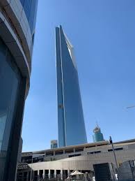 رحلة إلى برج المملكة بالرياض صحفي أجنبي يروي تجربته داخل جسر المشاهدة بالبرج