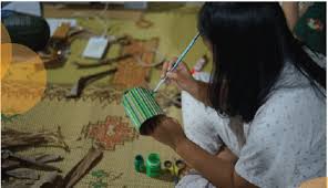 Pembuatan Tempat Pensil Dengan Pelepah Pisang Swarakampus Com