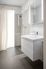 Helles Bad In Beige Und Weiss Von Atala Dusche Renovieren Kleines Bad Waschbecken Kleines Bad Fliesen