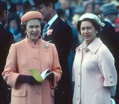 Queen elizabeth ii gets up early and starts her day from a bath. Queen Elizabeth S Bond With Sister Princess Margaret Who Died Same Year As The Queen Mother