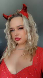 Demi Collins (@demicollins7)