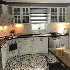Tempolu Is Gunu Ardindan Sominesinin Karsisinda Keyif Yapabilecekleri Ertesi Gune Kus Sesl Interior Design Kitchen Small Interior Design Kitchen Kitchen Design
