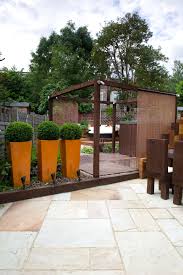 A Single Railway Sleeper Step Running Diagonally Across The Space Leads To The Central Section Of The Roof Garden Design Terrace Garden Design Garden Design