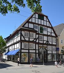 Vergleichen sie die aktuellen mietpreise für wohnungen und häuser in lippstadt und seinen stadtteilen und die mietpreisentwicklung der vergangenen jahre. Datei 2012 05 Lippstadt Lange Strasse 73 01 Jpg Wikipedia