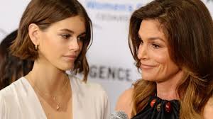 Mom, businesswoman, model (order depends on the day). Cindy Crawford Spends A Lot Of Time With Her Mother And Child She Appeared With Them On The Wall S Unbelievably Similar