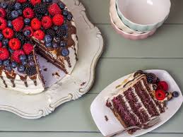 Waldfrucht Nougat Torte Mit Sahne Mascarpone Creme Und Vielen Beeren Rezept Nougat Torte Lebensmittel Essen Leckere Torten
