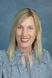 Tracey Desmond's Instagram, Twitter & Facebook