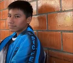 Yo viendo como mi mamá se está chngando toda mi beca en la despensa: