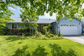 17015 Sw Baker St Aloha Or 97007 Outside Living Real Estate Built In Ovens
