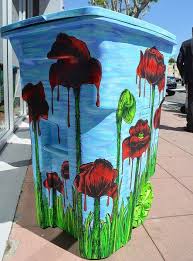 top 20 des poubelles customisees par des artistes topito poubelle peinture plastique poubelles peintes