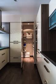 Statt Einer Wand Eine Begehbare Speisekammer Kitchen Kitchen Cabinets Home