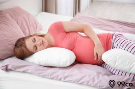 5 posisi tidur yang baik dan berbahaya bagi ibu hamil visit our website: 6 Posisi Tidur Agar Bayi Tidak Sungsang Ibu Hamil Wajib Tahu