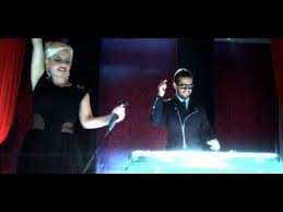 Ozan Dogulu Feat Model Dagilmak Istiyorum Turkish Pop Youtube Model