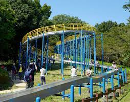 横浜市の巨大公園 こどもの国 110mロング滑り台 そり必須 横浜市 横浜 こどもの国