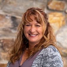 Kerrie Garner's Instagram, Twitter & Facebook