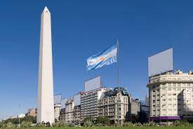 Located in the plaza de la república in the intersection of avenues corrientes and 9 de julio, it was erected in 1936 to commemorate the quadricentennial of the first foundation of the city. Obelisco De Buenos Aires Altura Visitas Curiosidades 101viajes
