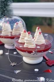 Boule De Noel A La Mousse De Litchis Coulis De Framboise Meringues Sapins A Gateau Boule Coul Dessert Noel Boule Dessert Noel Recette Dessert Noel